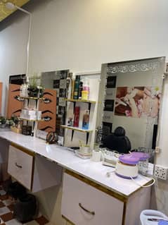 Salon lighting mirrors