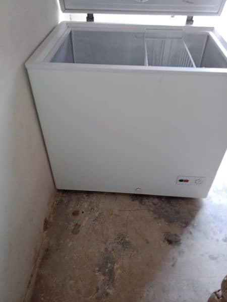 Haire Chest Freezer (Small Size) 4