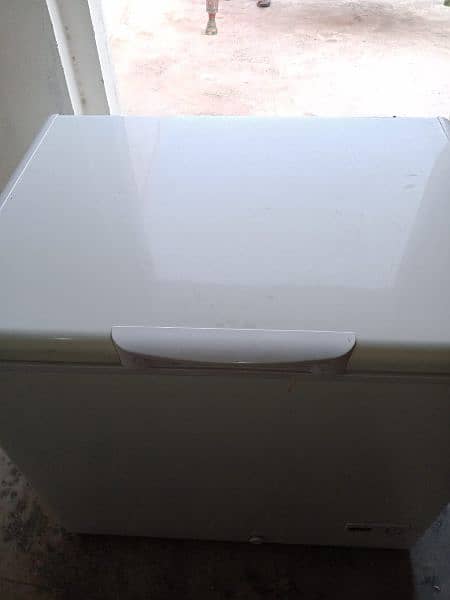 Haire Chest Freezer (Small Size) 5