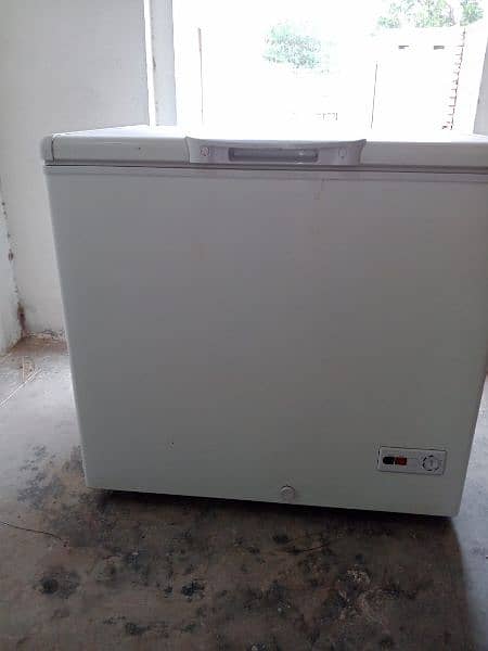 Haire Chest Freezer (Small Size) 8