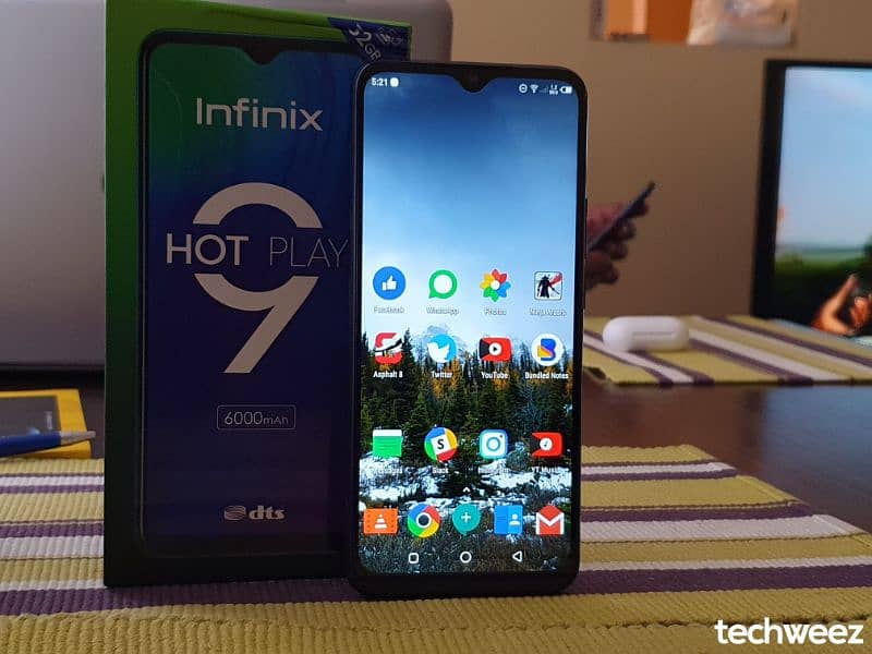 Infinix Hot 9 Play 10 by 10 condition with original box and charger 0