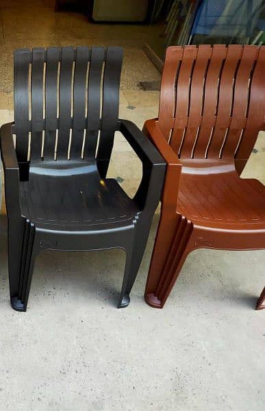 PLASTIC OUTDOOR GARDEN CHAIRS TABLE SET AVAILABLE FOR SALE 1
