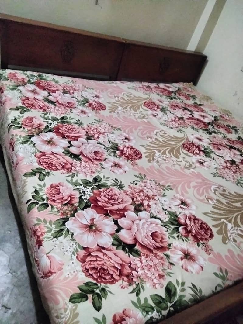 Double bed wooden 4