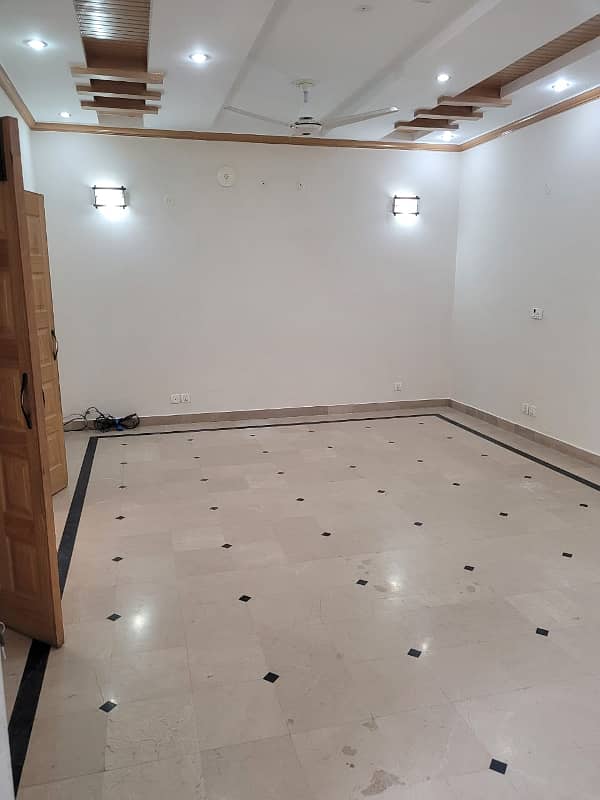 10 Marla House For Rent In Gulbahar Block Sector c 3