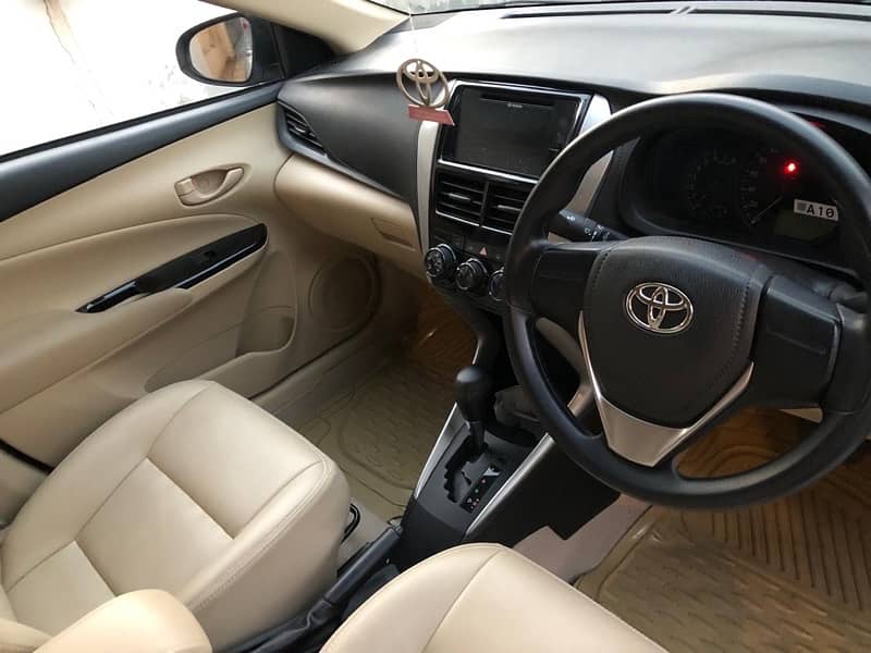 Toyota Yaris 2022 4