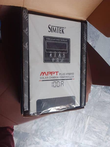 Simtek 100A Mppt Charge Controller 0