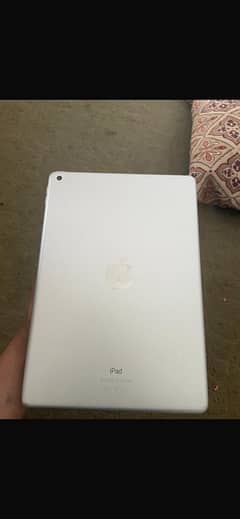 ipad 8 generation 128gb pull packing whtsap and contct num 03474400694