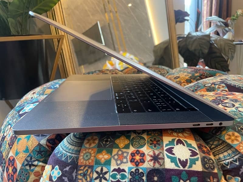 Macbook pro 2019 core i9 500gb 4
