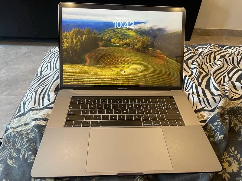 Macbook pro 2019 core i9 500gb 11