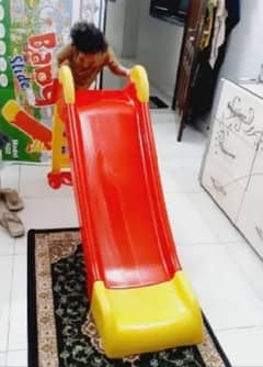 Baby slide with pool and balls