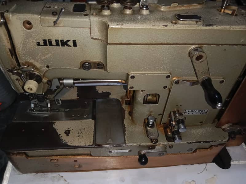 Juki LBH 761 Kaaj machine (Button hole) 2