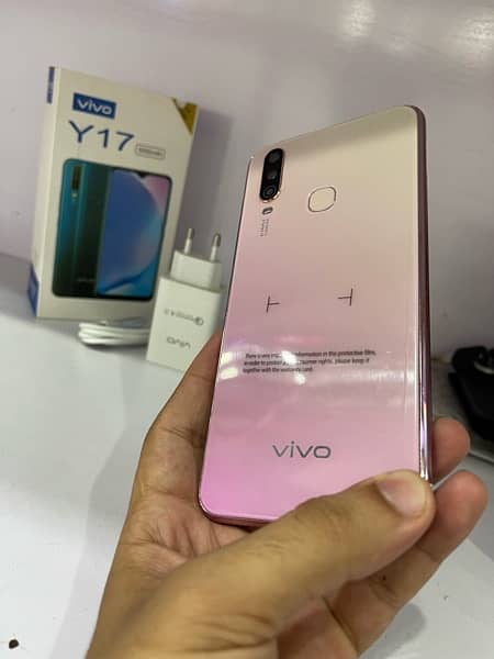 vivo y17. memory 8/256gb 4