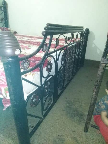 iron bed good condition 1