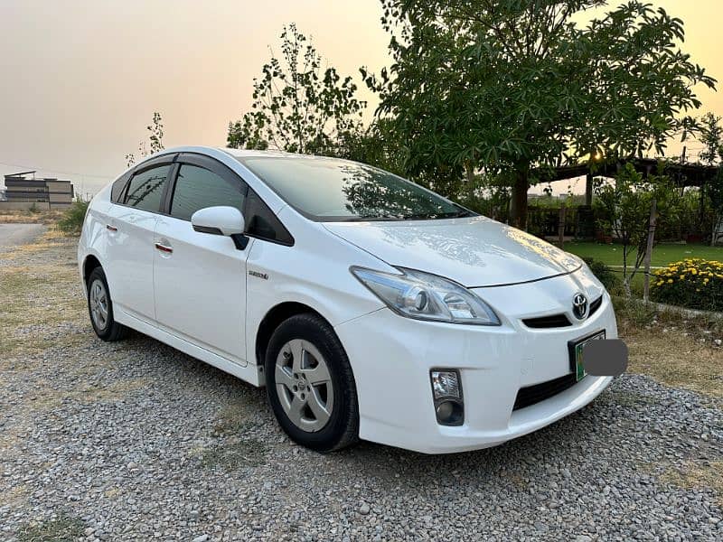 Toyota Prius 2011 1