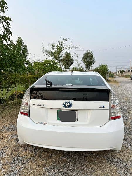 Toyota Prius 2011 4