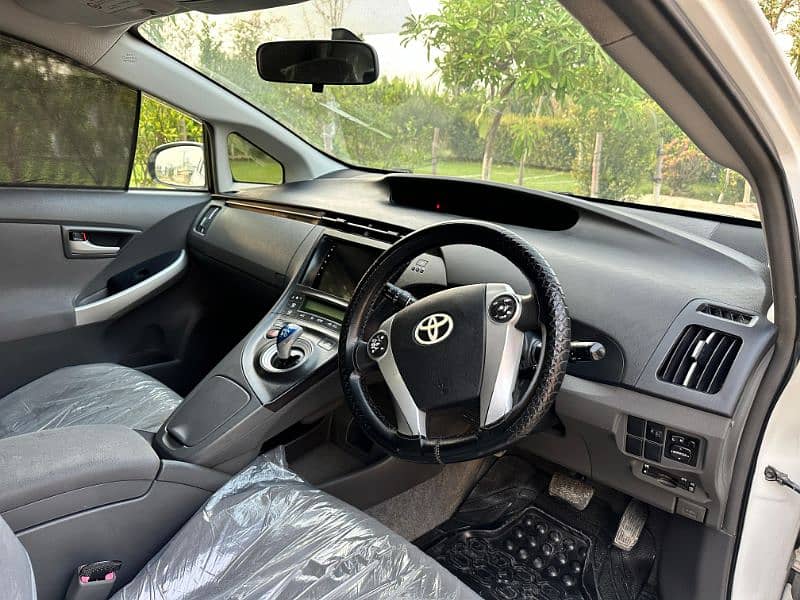 Toyota Prius 2011 9