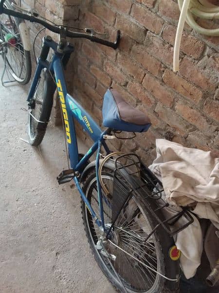 selling a good condition bicycle in good price my phone no 03139775282 3