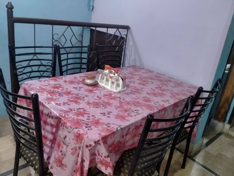 dinng table with 6 chairs. 2