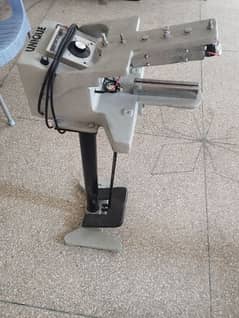 Sealer machine with serrated cuts