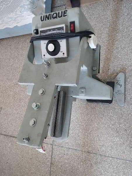 Sealer machine with serrated cuts 2