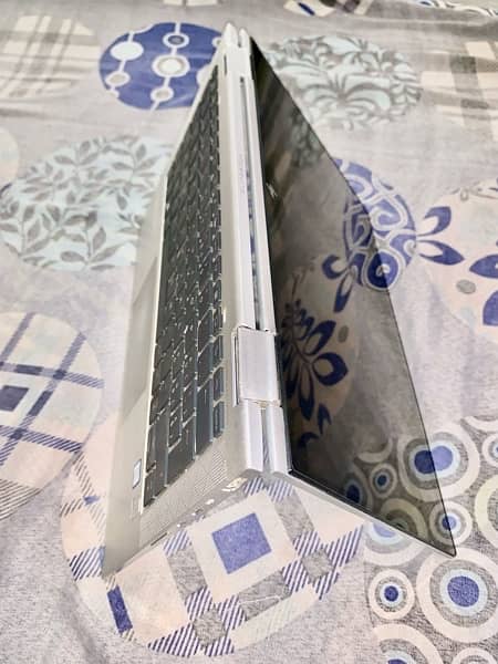 HP 1030 G3 360 Laptop 2