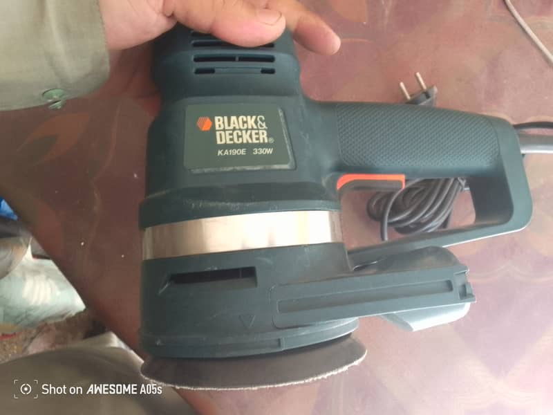 Black & Decker KA190E RANDOM ORBIT SANDER 2