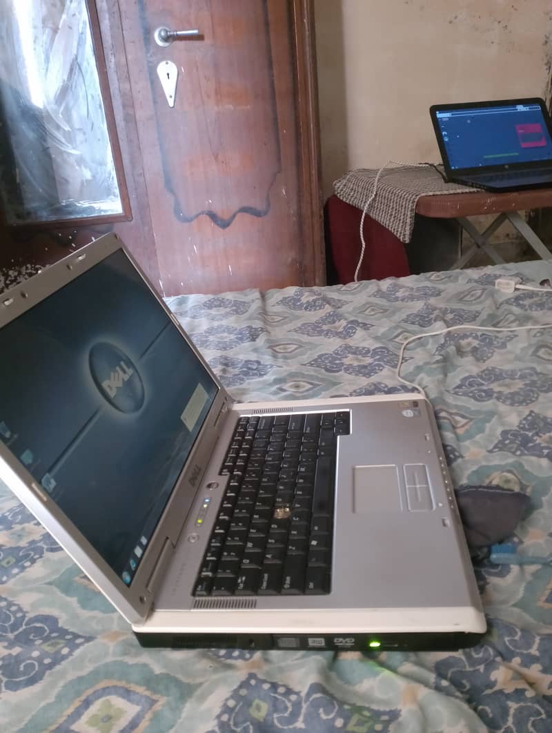 Dell Inspiron E1505 1