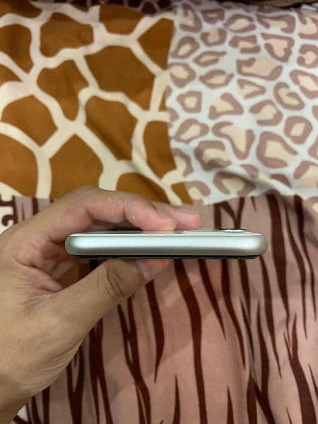 iphone 11 64gb JV 10/10 Condition Full Original Phone White colour 1