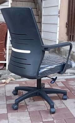 computer Chairs All Qualaty is Available in Whole Sale price watsup ca