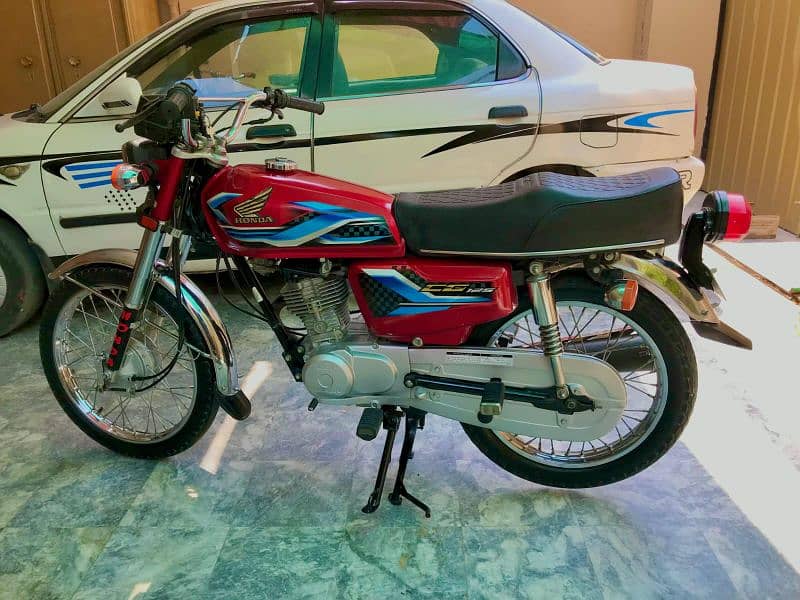 Honda 125 Golden number 8