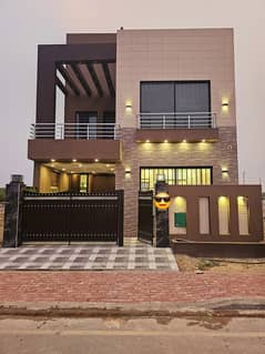 Low Budget Brand New Luxury 5 Marla villa House is in Bahria Town Lahore