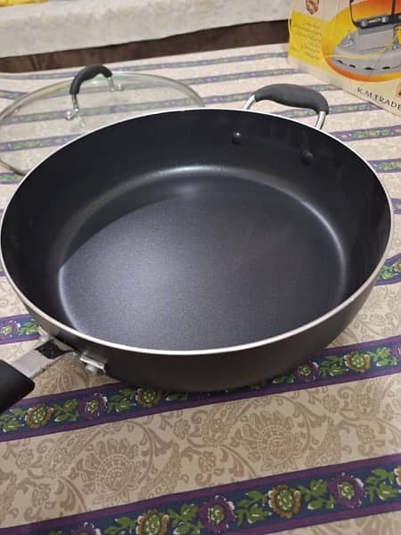 Starfrit Brand new 12 inch King size Frying pan/Pizza pan 2