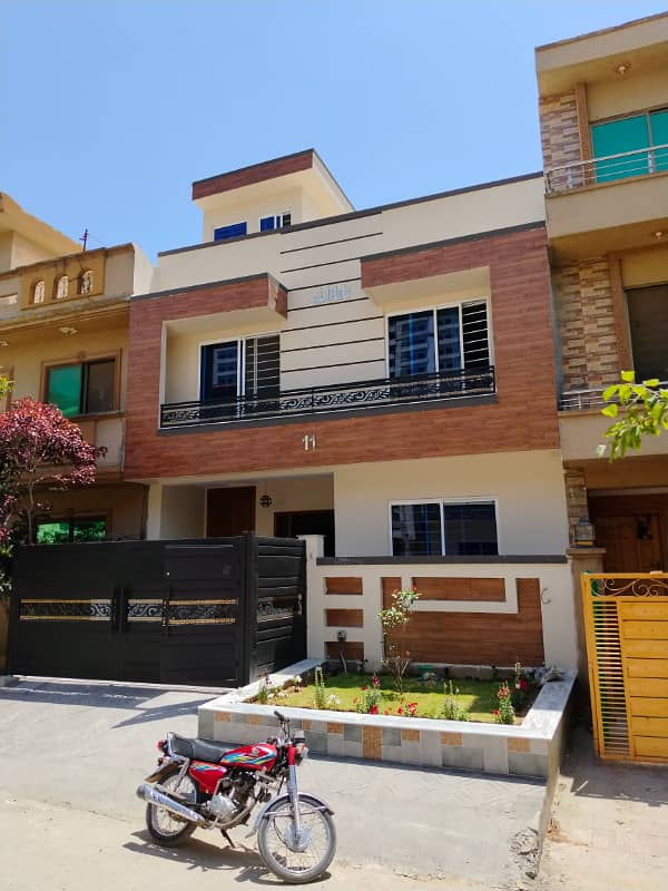 Brand New 25x40 House For Sale With 3 Bedrooms In G13 Islamabad 1