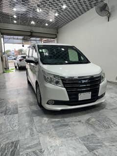 Toyota Noah 2015 7 Seater