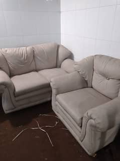 8 seater wood sofa in excilent condition