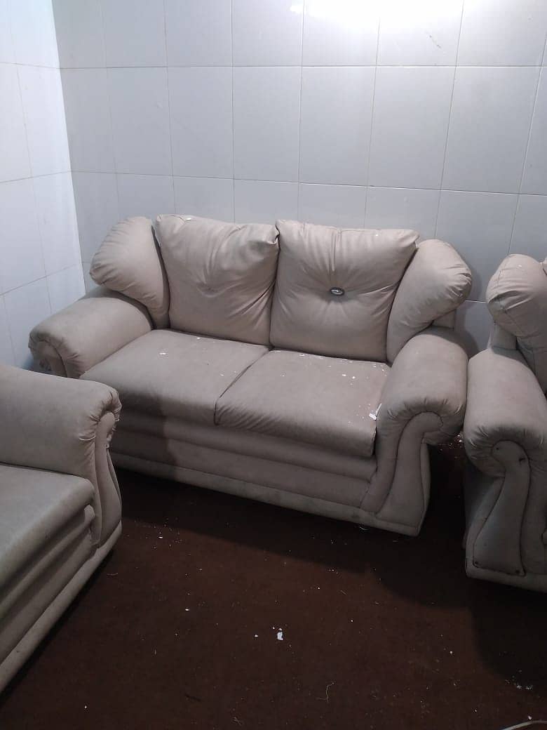 8 seater wood sofa in excilent condition 1