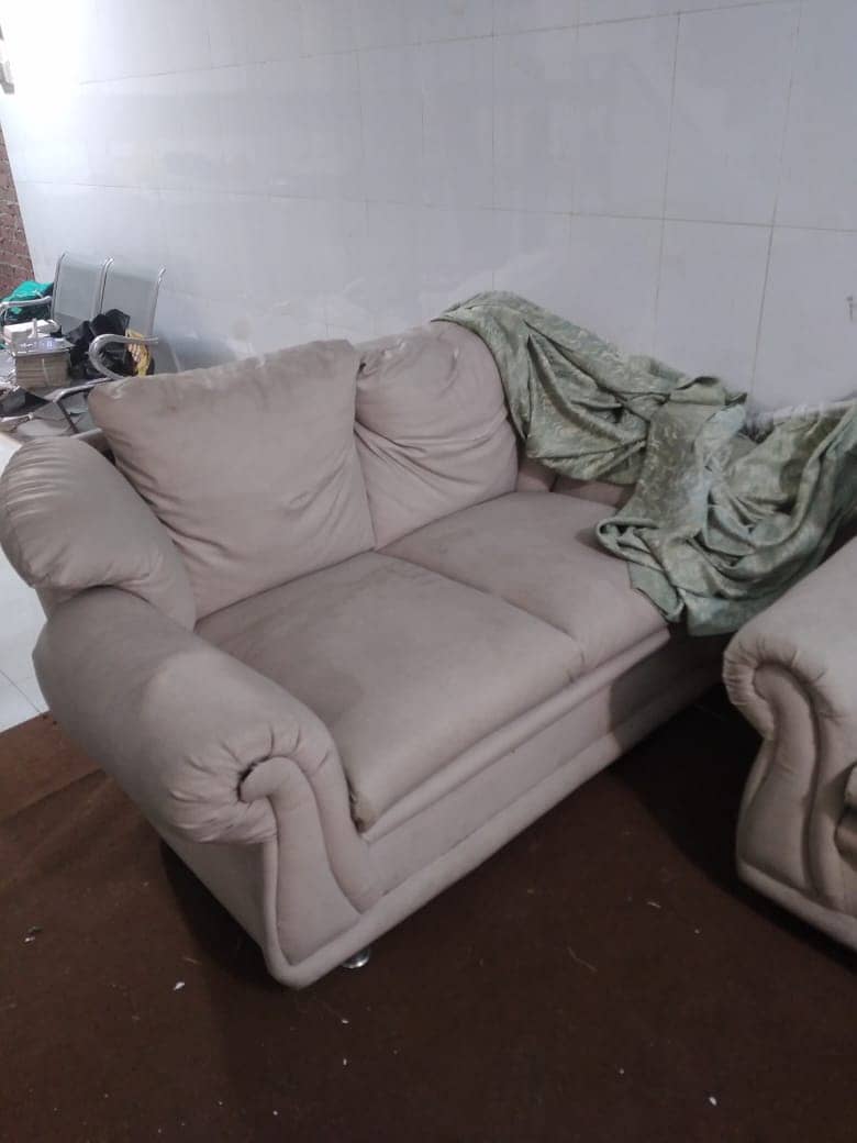 8 seater wood sofa in excilent condition 3