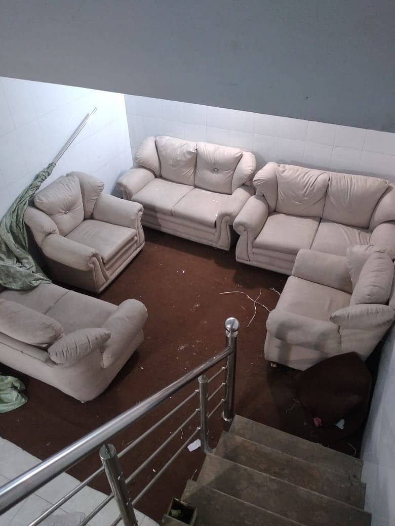 8 seater wood sofa in excilent condition 5