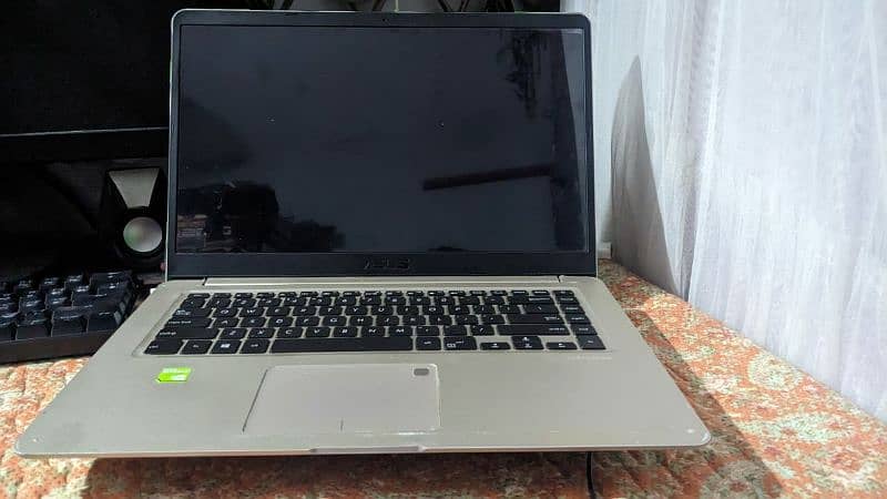 Asus Vivobook 15 (Slim and Powerful) 1