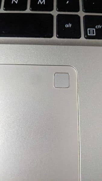 Asus Vivobook 15 (Slim and Powerful) 3