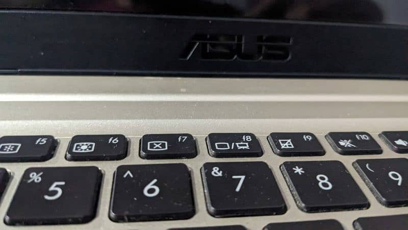 Asus Vivobook 15 (Slim and Powerful) 4