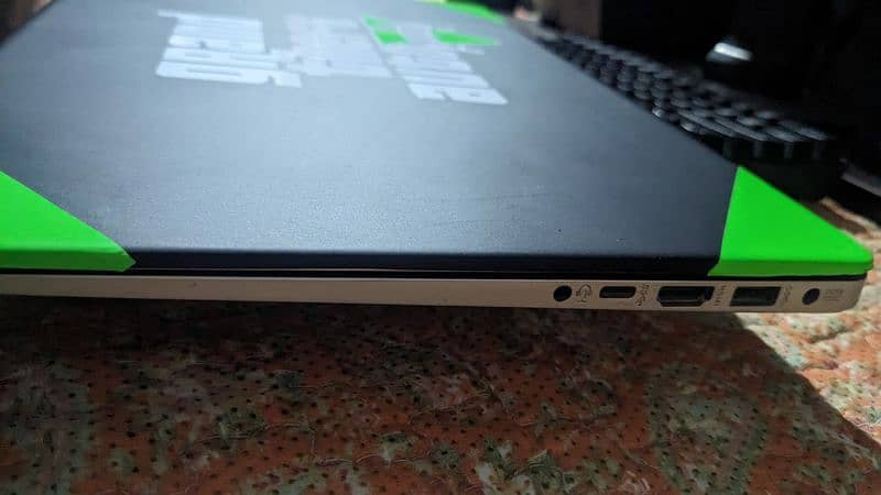 Asus Vivobook 15 (Slim and Powerful) 6