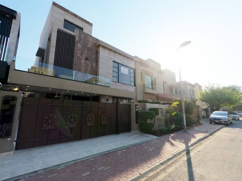 10 Marla Ultra Classic House For Sale Bahria Town Lahore 26