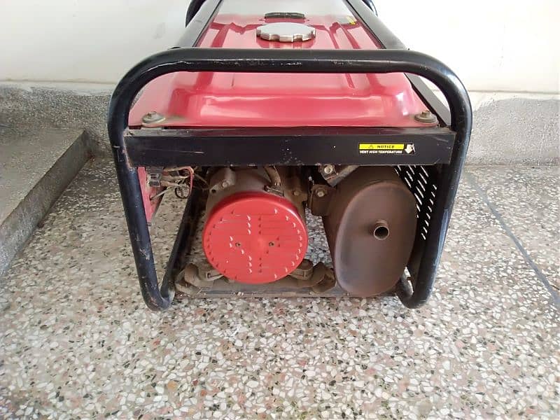 Triax generator for sale in very good condition. Home used. With 6.5 HP 5