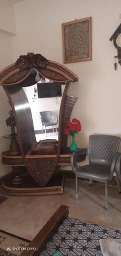 Dressing table  in  good  condition
