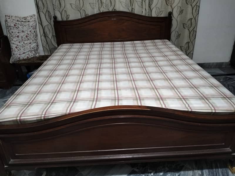 Double bed . . Wood 3