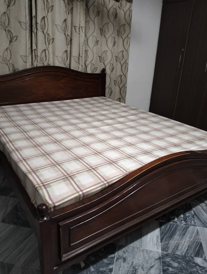 Double bed . . Wood 4