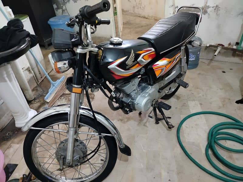 applied honda 125 good condition just like new. 1