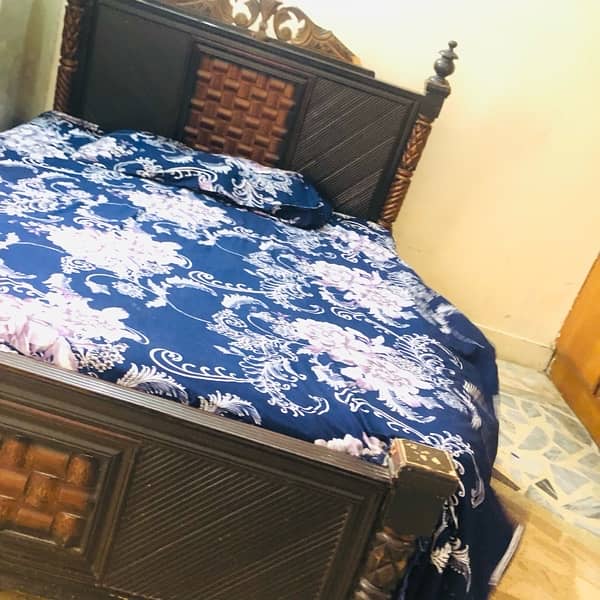 wooden bed good condition 1