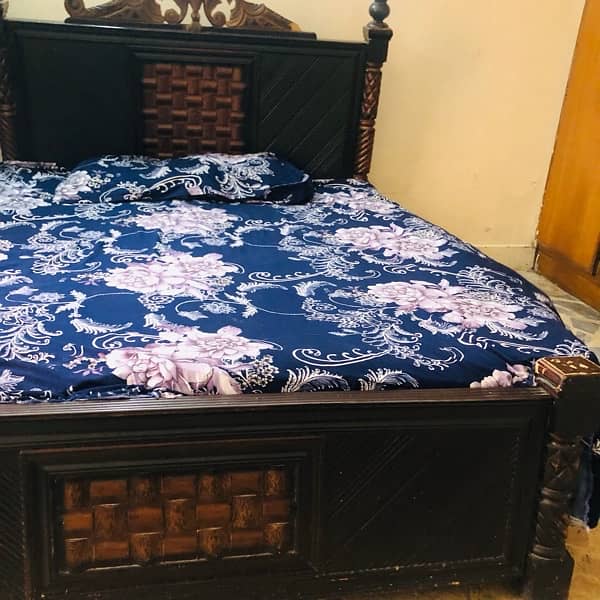 wooden bed good condition 2